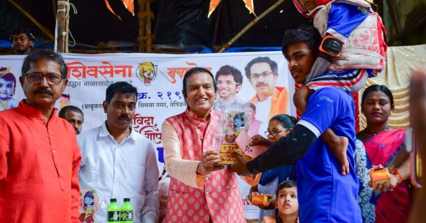 Dinesh Shahra Foundation Recognizes Youth Participation at a Dahi Handi Celebration Event in Mumbai