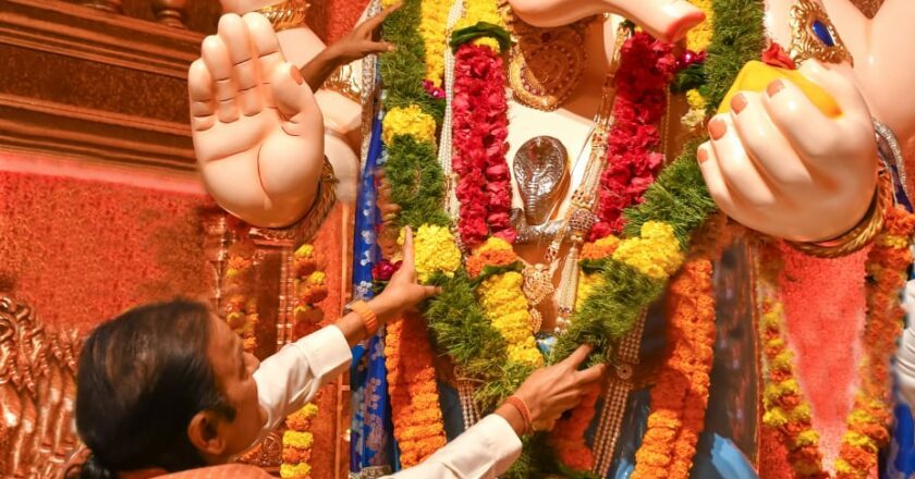 Dr. Dinesh Shahra Advocates for Tradition and Unity, Extends Support to Mumbai’s Ganpati Celebrations
