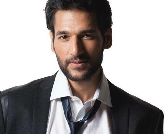 Acclaimed Actor, Emcee, and Life Coach Umesh Pherwani Continues to Make Waves in the Entertainment Industry