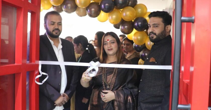 Astrologer Dr. Ritu Singh Inaugurates Second Branch of Oye! Toys