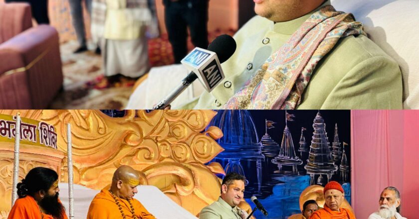 Renowned Vaishnava Leader and Spiritual Guru Shri Pundrik Goswami Ji Maharaj has arrived to Maha Kumbh 2025