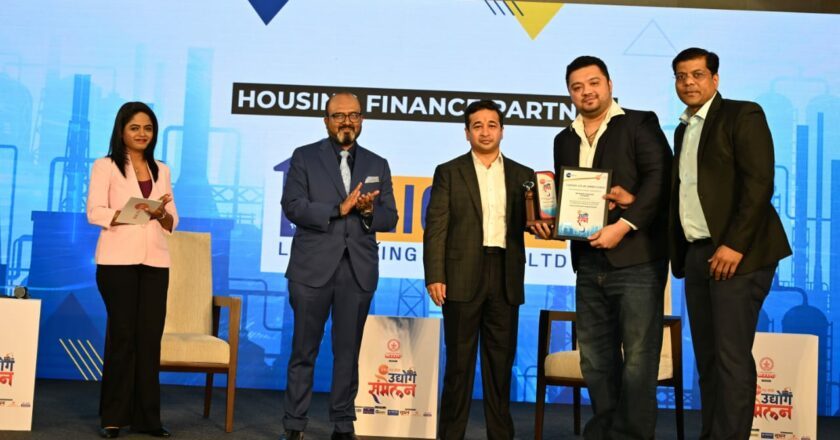 Arjun Kandhari Honored with Udyog Ratna Award for Excellence in Youth Leadership