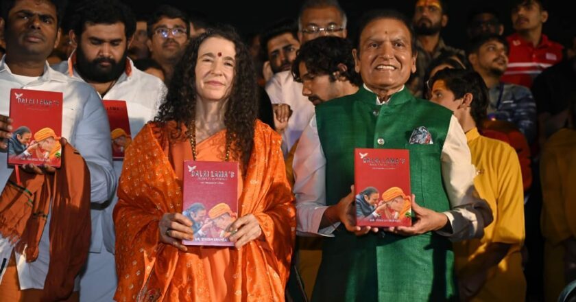 Sadhvi Bhagawati Saraswati Launches Dr. Dinesh Shahra’s Book ‘Dalai Lama’s Secret to Happiness’ at Mahakumbh