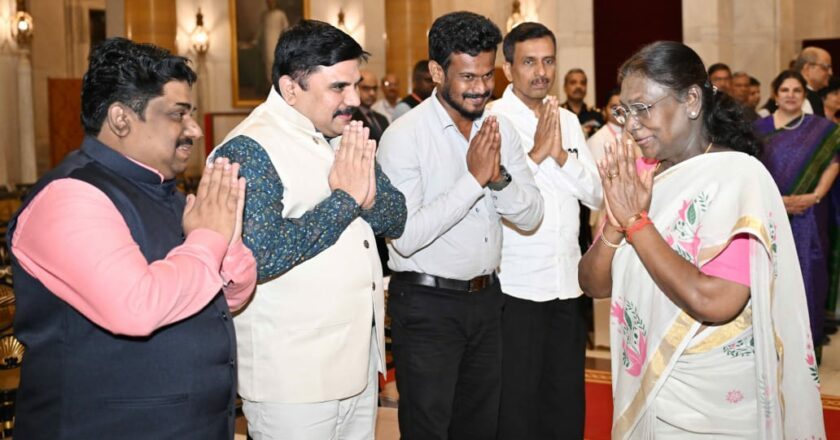 President of India pays floral tributes to Dr. APJ Abdul Kalam on his birth anniversary