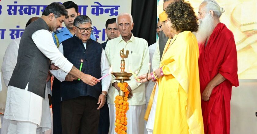 Dr. Abhishek Verma became a powerful message of Sanatan, praised by Sadguru Sudhanshu Maharaj